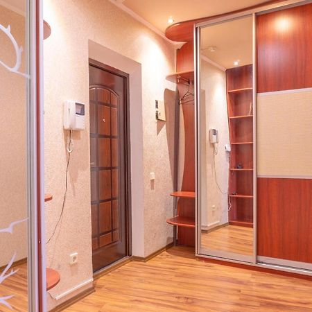 Big Studio Apartment Near River Mall Kiev Bagian luar foto