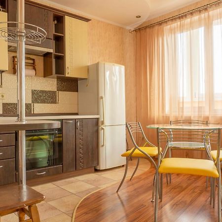 Big Studio Apartment Near River Mall Kiev Bagian luar foto