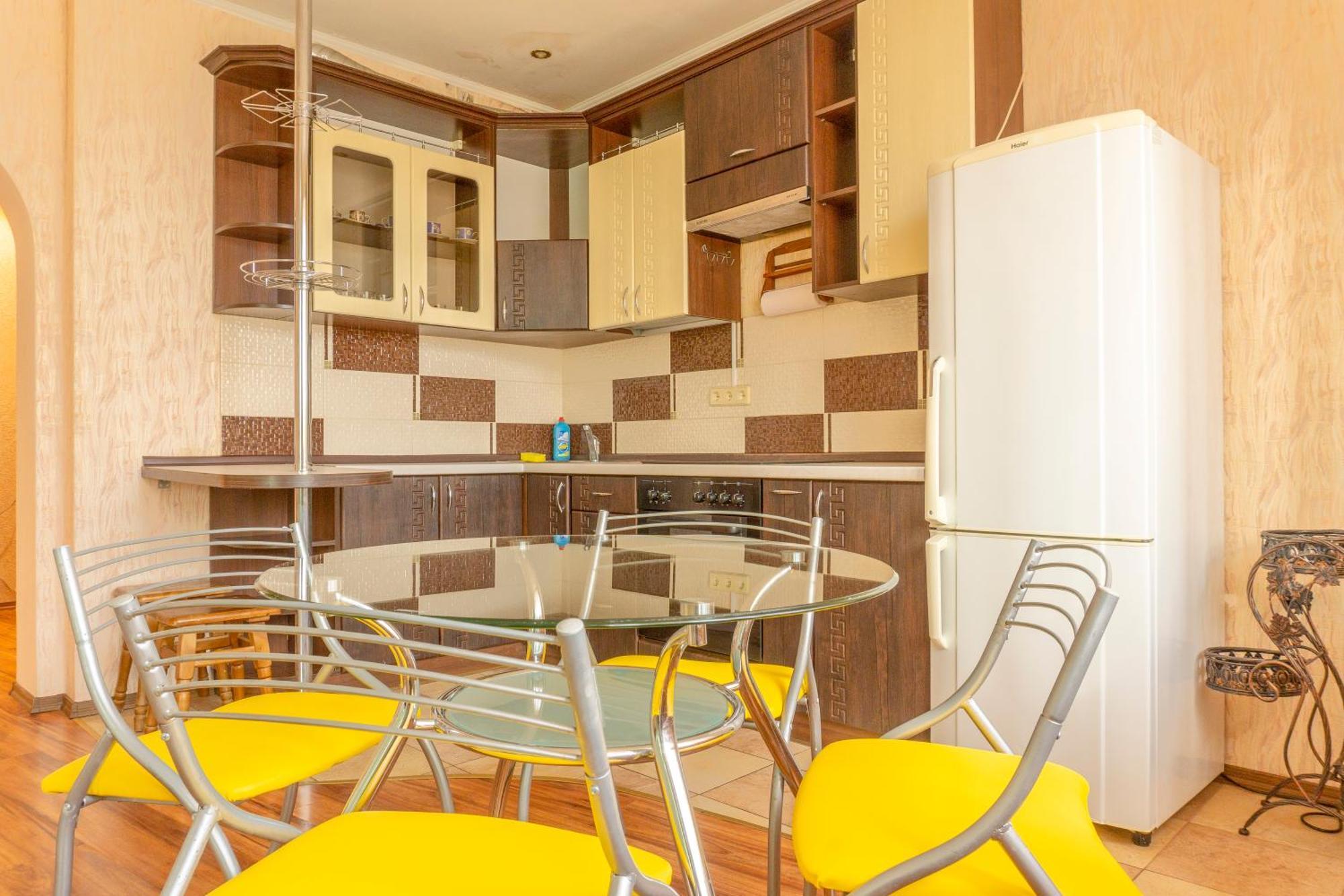Big Studio Apartment Near River Mall Kiev Bagian luar foto
