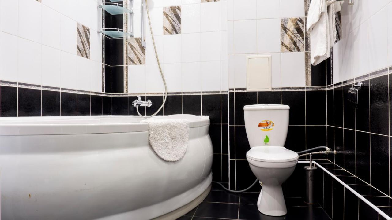 Big Studio Apartment Near River Mall Kiev Bagian luar foto