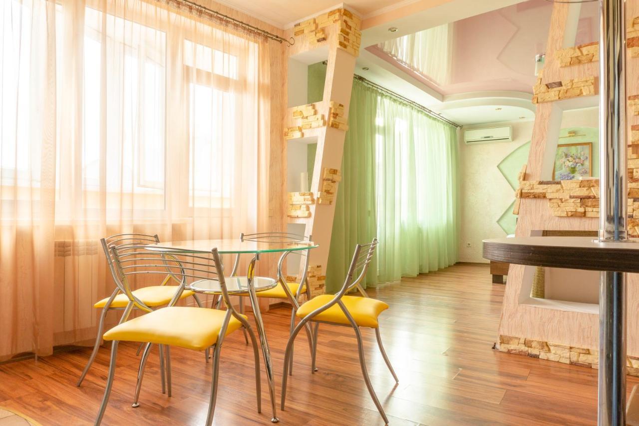 Big Studio Apartment Near River Mall Kiev Bagian luar foto