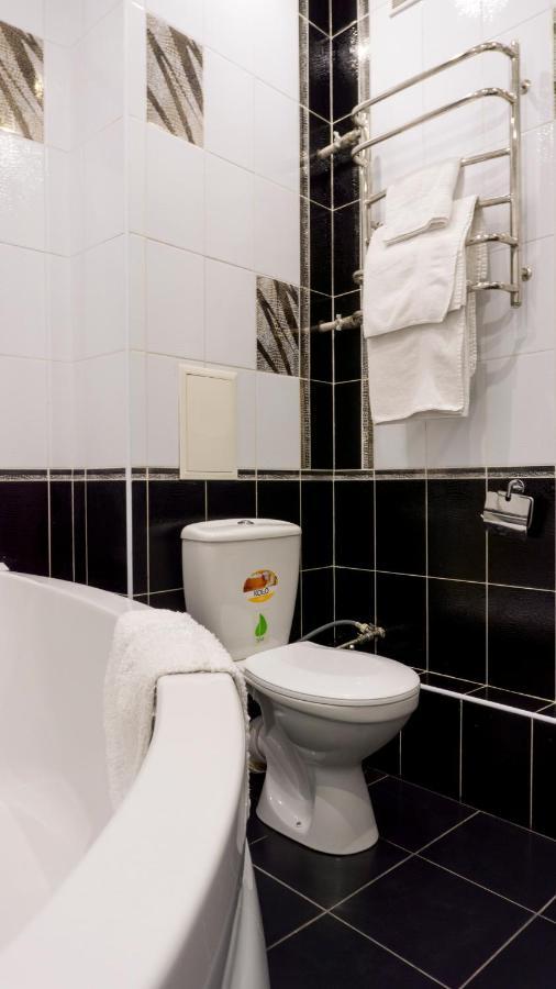Big Studio Apartment Near River Mall Kiev Bagian luar foto